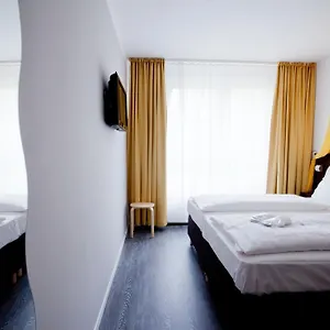 https://hotel-kiez-pension-berlin.find-berlin-hotels.com